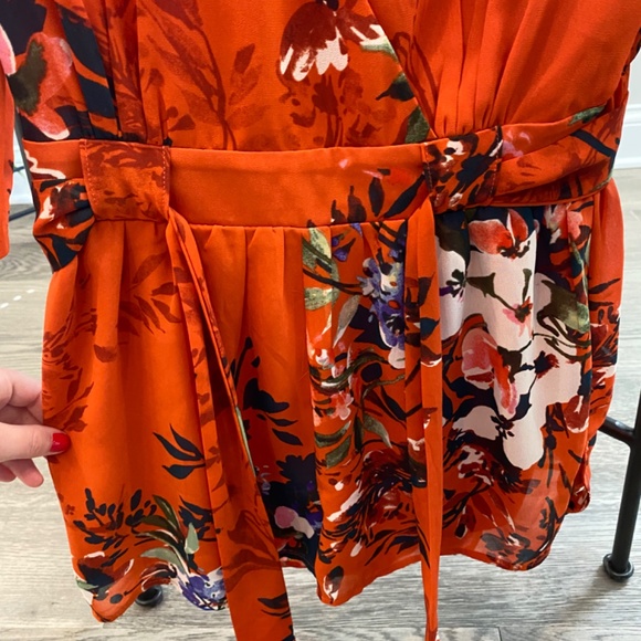 Woman’s floral romper - Picture 2 of 5